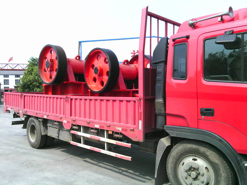 破碎機(jī)設(shè)備發(fā)貨現(xiàn)場(chǎng)