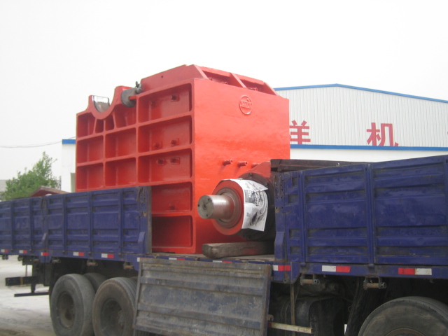 顎式破碎機(jī)設(shè)備發(fā)貨現(xiàn)場(chǎng)